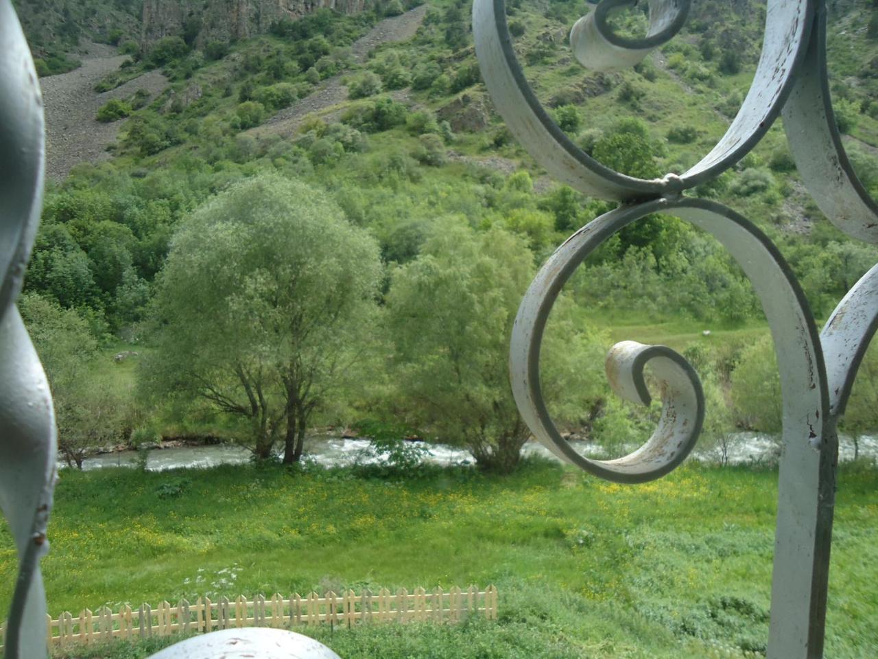 The River House Yeghegis Artabuynk Bagian luar foto